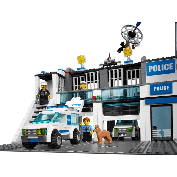 LEGO City 7498 Police Station