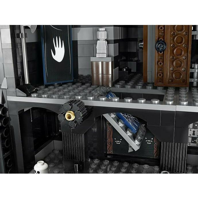 LEGO Lord of the Rings 10237 Tower of Orthanc (Slight crease on box)