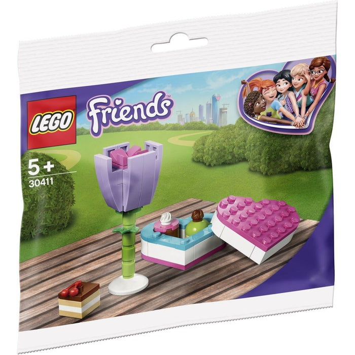 Amigos lego, cajas de chocolate y bolsas de plástico para flores.