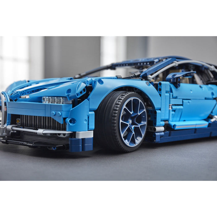 LEGO 42083 Bugatti Chiron - LEGO Technic - BricksDirect Condition New.